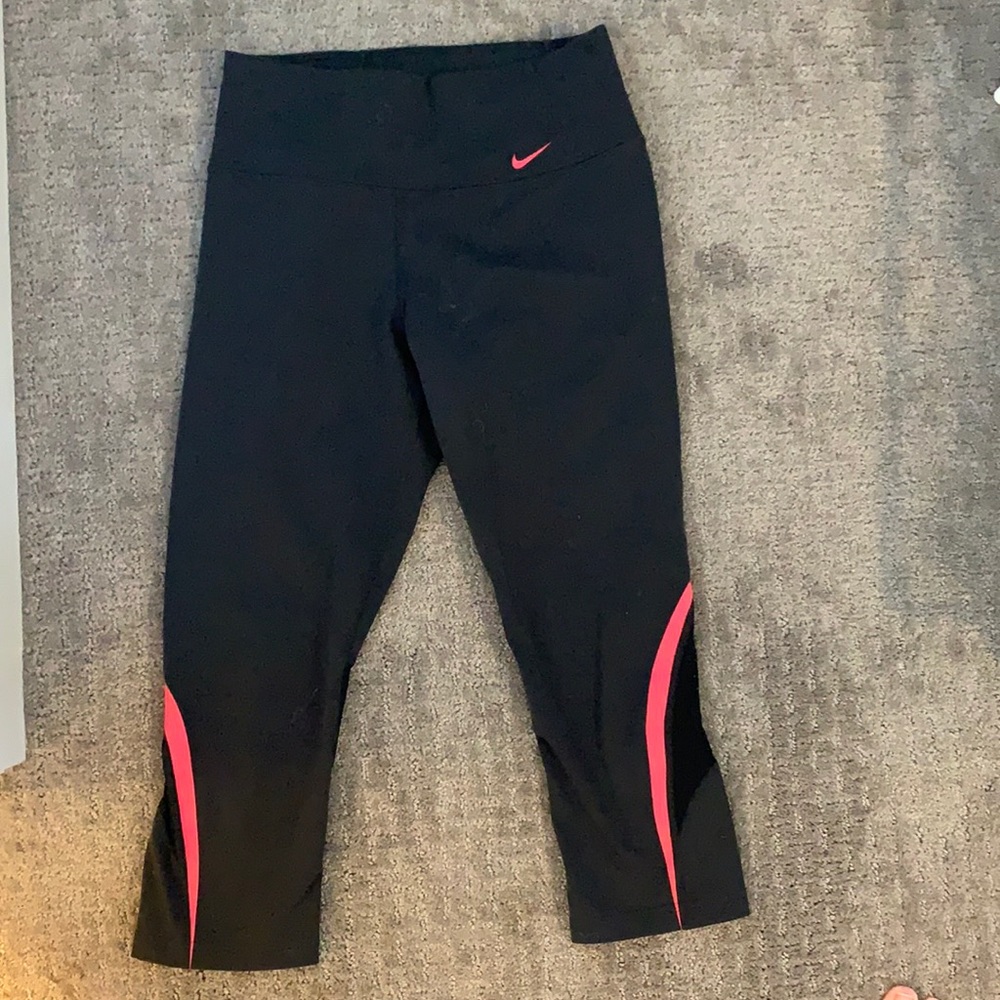 gray and pink dry fit nike leggings with pocket